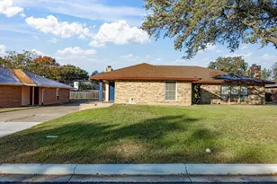 7503 Windhaven Rd, North Richland Hills, TX 76182 - Photo 2