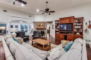 1114 Country Club Ct, Mansfield, TX 76063 - Photo 4