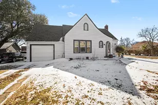 605 W Crockett St, Ennis, TX 75119 - Photo 2