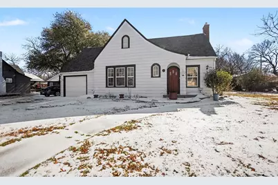 605 W Crockett Street, Ennis, TX 75119 - Photo 4