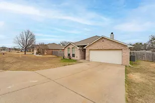 3005 Stroll Dr, Granbury, TX 76049 - Photo 4