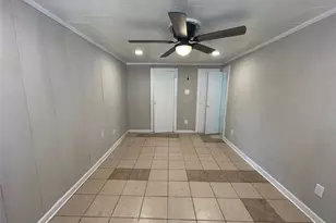 2008 Sanquinet St, Fort Worth, TX 76107 - Photo 12