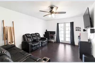 2906 Pacific Court, Irving, TX 75062 - Photo 20