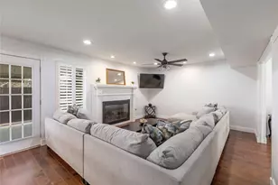 2906 Pacific Ct, Irving, TX 75062 - Photo 4