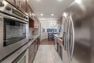2906 Pacific Ct, Irving, TX 75062 - Photo 8