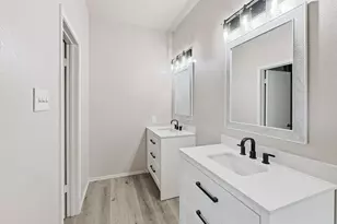 816 Midcreek Dr, Euless, TX 76039 - Photo 12