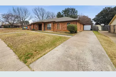 816 Midcreek Drive, Euless, TX 76039 - Photo 2