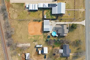 1130 N Lone Star Pkwy, McGregor, TX 76657 - Photo 2