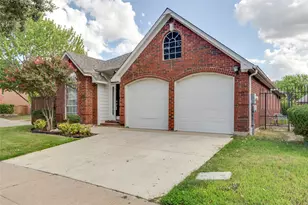 9120 Cumberland Dr, Irving, TX 75063 - Photo 2