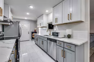 348 Thompson St, Fort Worth, TX 76134 - Photo 6