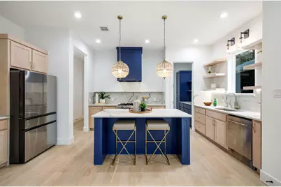 805 S Glasgow, Dallas, TX 75223 - Photo 2