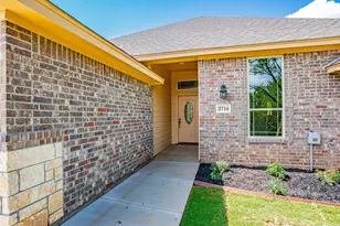 2714 Austin Dr, Granbury, TX 76048 - Photo 2