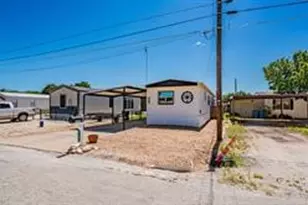 6606 Dayla Ct, Granbury, TX 76049 - Photo 2