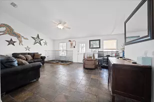 358 E Pecan St, Waxahachie, TX 75165 - Photo 8