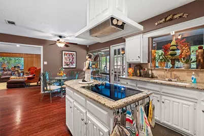 2000 Shadow Ridge Drive, Arlington, TX 76006 - Photo 10