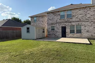 2011 Cap Rock Ln, Grand Prairie, TX 75052 - Photo 2