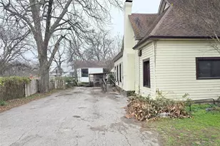 322 Capps St, Marlin, TX 76661 - Photo 2