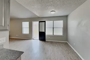 1300 N Creek Dr, Saginaw, TX 76179 - Photo 8