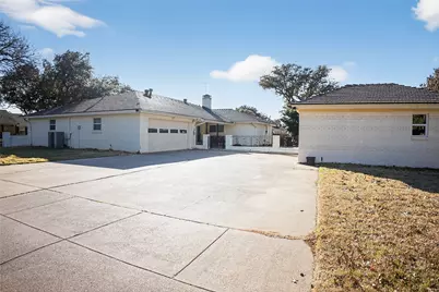 6425 Heidelburg Court, North Richland Hills, TX 76180 - Photo 4