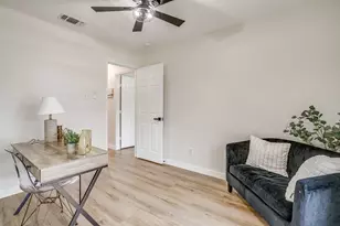 820 Chestnut Ave, Burleson, TX 76028 - Photo 32