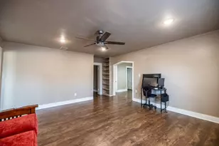 203 W Purdom Ave, Alvarado, TX 76009 - Photo 6