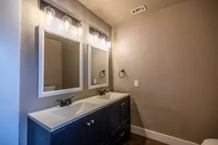 203 W Purdom Ave, Alvarado, TX 76009 - Photo 10