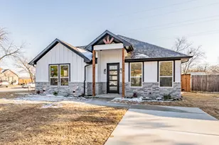 7138 Maple Park Dr, Richland Hills, TX 76118 - Photo 2