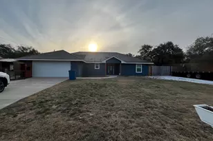 611 Gemini Ct, Granbury, TX 76049 - Photo 2