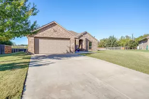 608 Brandt St, Grandview, TX 76050 - Photo 2