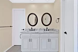 710 Cimarron Trail, Irving, TX 75063 - Photo 16