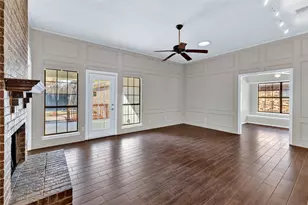 710 Cimarron Trail, Irving, TX 75063 - Photo 4