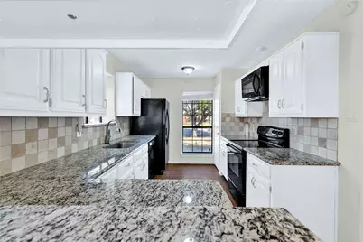 710 Cimarron Trail, Irving, TX 75063 - Photo 18