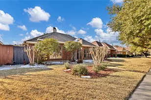 710 Cimarron Trail, Irving, TX 75063 - Photo 2