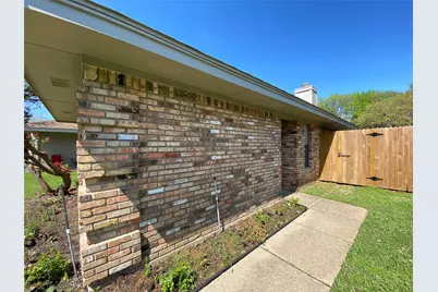 2311 Kingsford Court, Arlington, TX 76017 - Photo 2