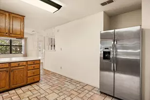 706 Tahiti Dr, Granbury, TX 76048 - Photo 16