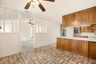 706 Tahiti Dr, Granbury, TX 76048 - Photo 12
