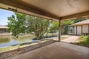 706 Tahiti Dr, Granbury, TX 76048 - Photo 32