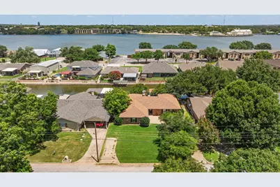 706 Tahiti Drive, Granbury, TX 76048 - Photo 38