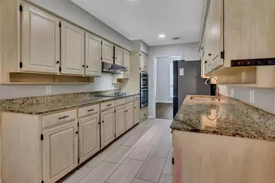 1301 Oak Timber Drive, Euless, TX 76039 - Photo 18