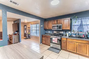 1304 E Inwood Dr, Arlington, TX 76010 - Photo 8