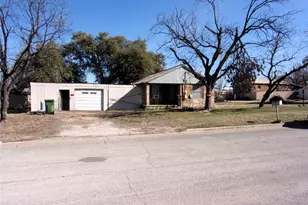 507 S Cherokee St, San Saba, TX 76877 - Photo 2