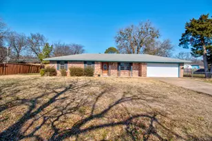 305 Gene Autry Dr, Tioga, TX 76271 - Photo 2