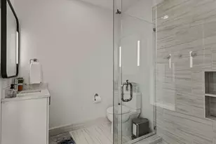 304 Mathey Ct, Dallas, TX 75208 - Photo 18