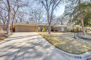 1705 Watson St, Fort Worth, TX 76103 - Photo 4