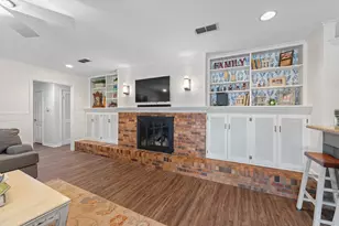 1105 S Walnut St, Cleburne, TX 76033 - Photo 12