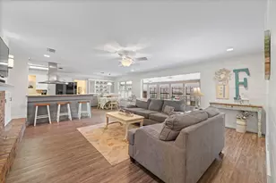 1105 S Walnut St, Cleburne, TX 76033 - Photo 10