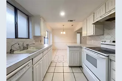 709 Sandy Trail, Fort Worth, TX 76120 - Photo 2