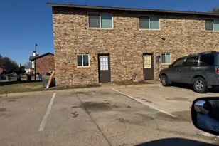 2802 Wimbledon Ct, Garland, TX 75041 - Photo 2