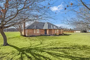 760 Willow Ln, Waxahachie, TX 75165 - Photo 2