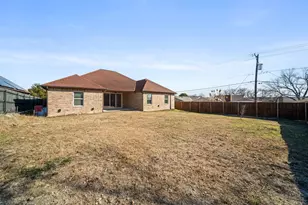 8809 Isom Ln, Dallas, TX 75249 - Photo 34